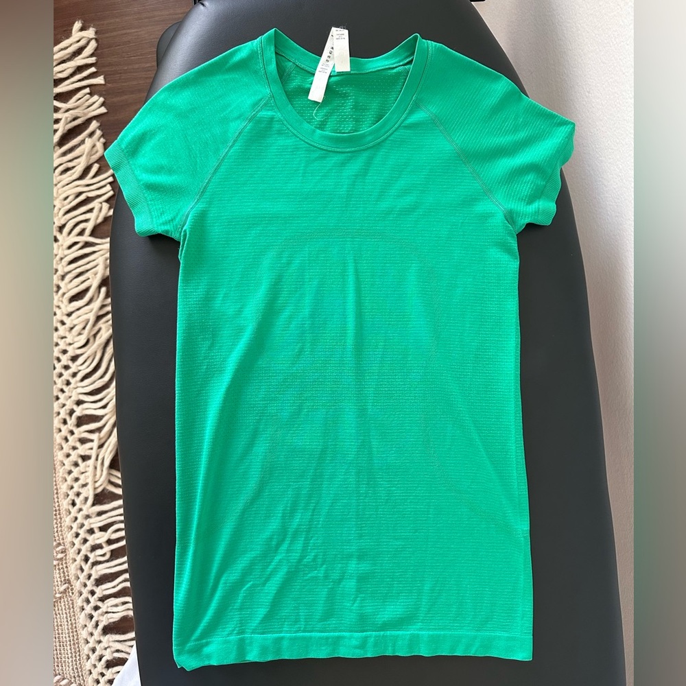 LULULEMON SWIFTLY TECH SHORT SLEEVE SHIRT 2.0 - Kelly Green